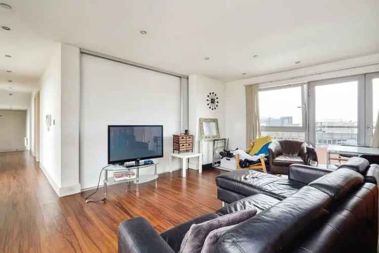 3 Bed Apartment Hanley House Allocated Parking Leisure Facilities
