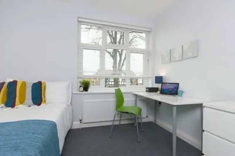 5 Bedroom Semi Detached House Near UON