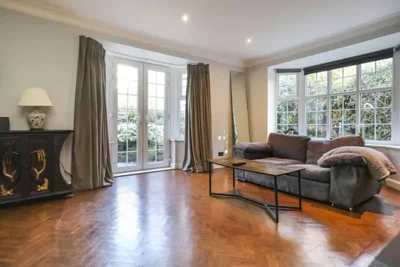 1 bedroom Flat
 For Sale