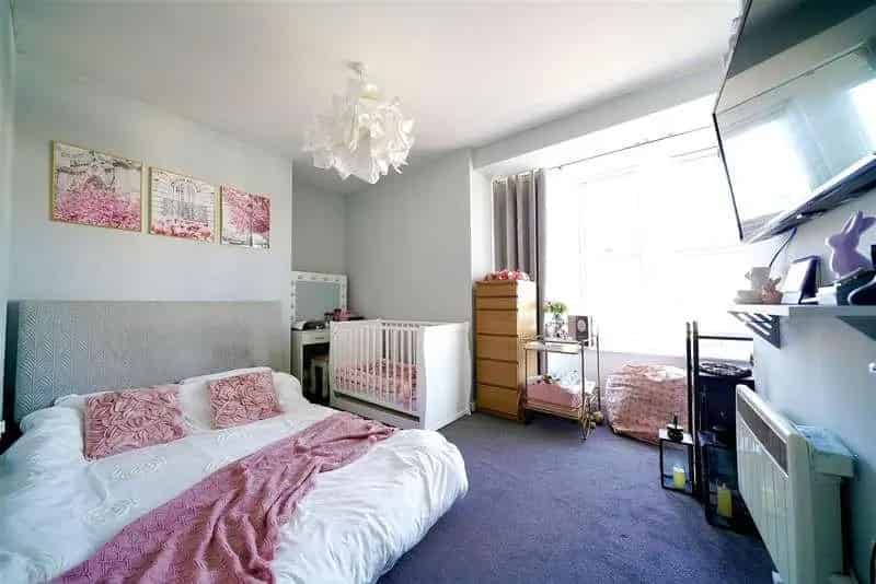 3 bed flat for sale