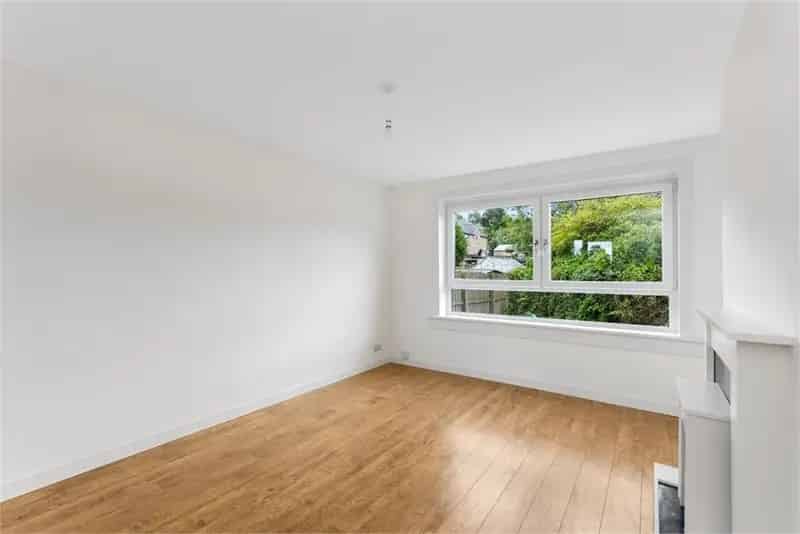 1 Bed Flat - Ground Floor with 1 Reception Room