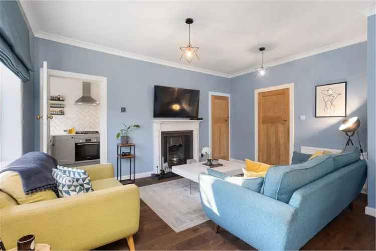 2 Bed Flat - Upper with 1 Reception Room