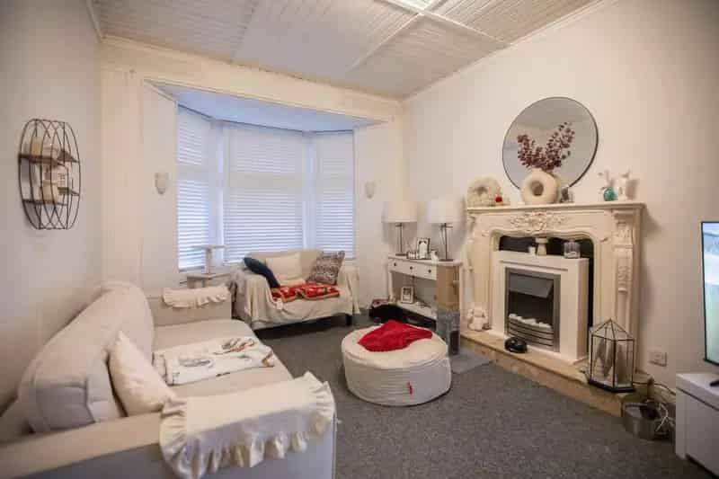 2 Bedroom Flat Glasgow High Rental Yield Investment Opportunity