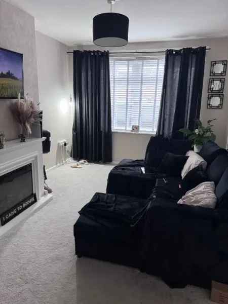 Spacious 2 Bed Maisonette in Cul de Sac