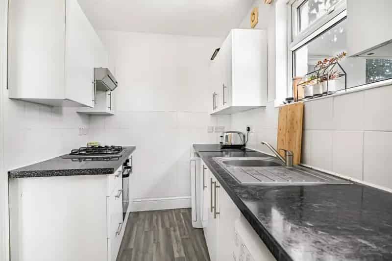 2 Bedroom Flat for Sale near Denmark Hill Station