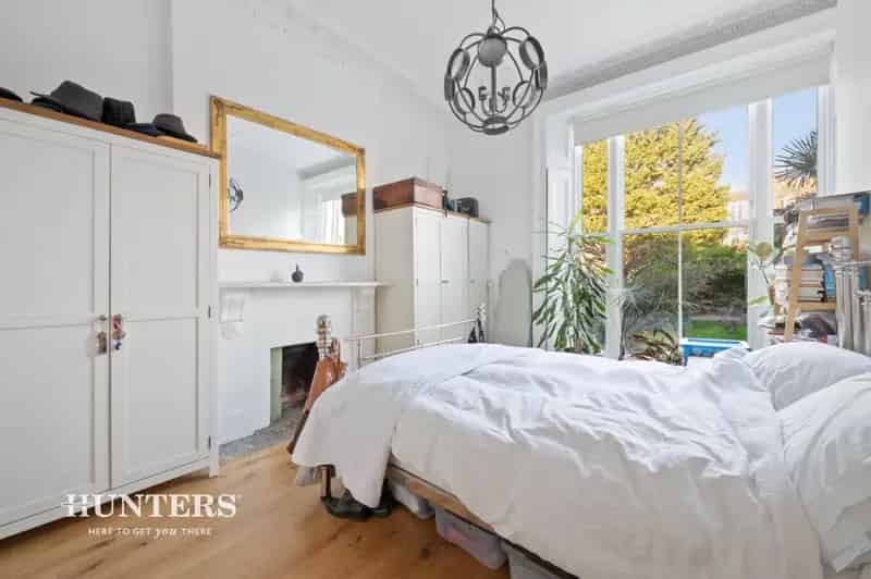 2 Bedroom Flat To Let South Hampstead 601 SQ FT