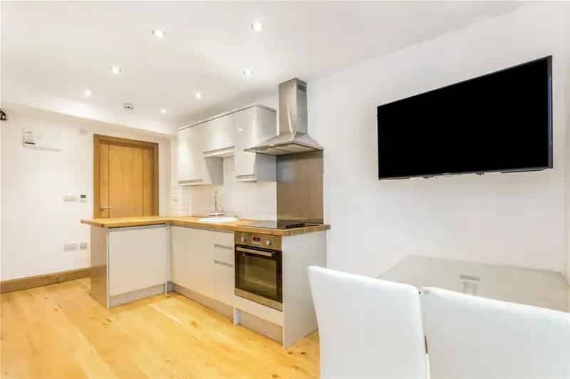 1 Bedroom Furnished Apartment to Rent Hotwell Road