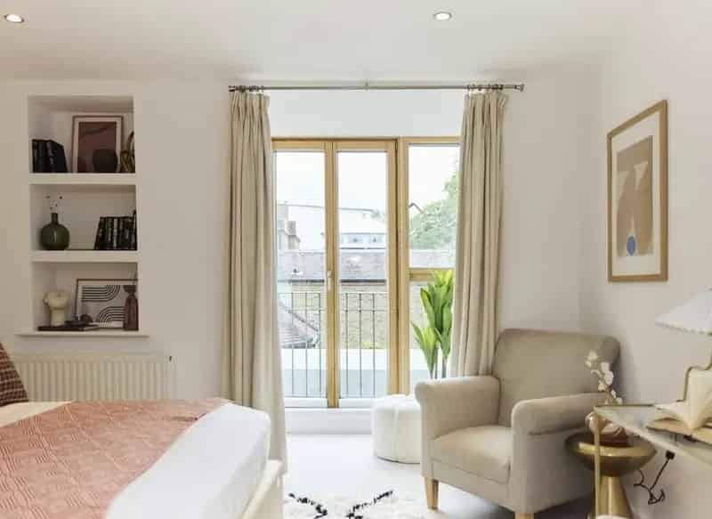 2 Bed 2 Bath Flat West Putney Secure Parking Balcony New Lease