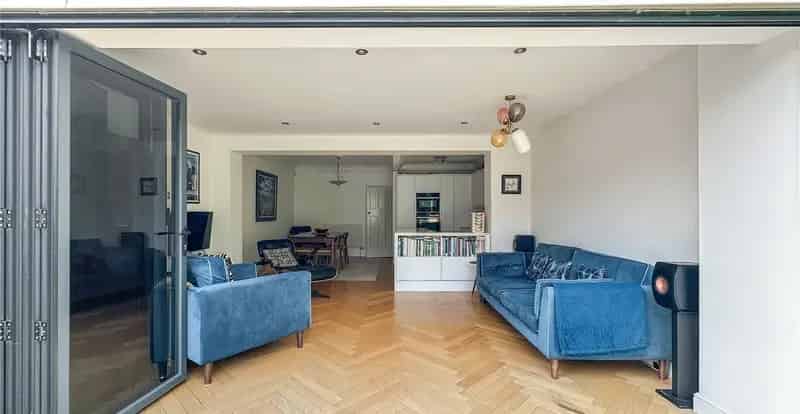 4 Bedroom Detached House for Sale Poets Corner