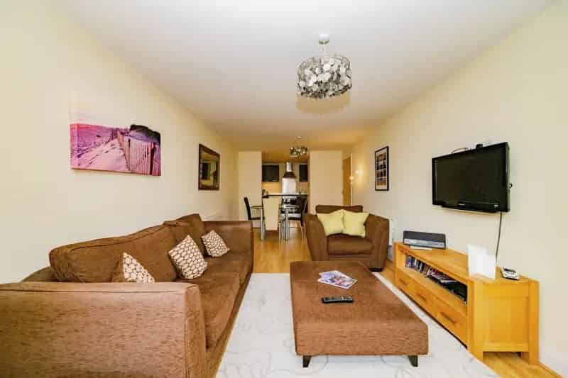 Modern One Bedroom Apartment with Balcony and Parking