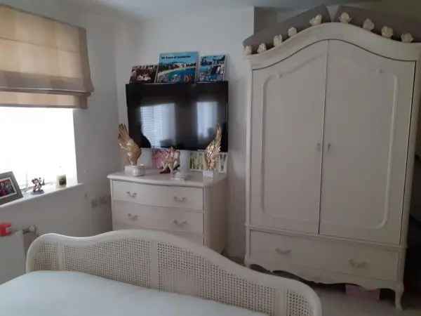 Flat For Rent in Rother, England