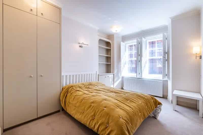 2 Bedroom Flat for Sale in Elm Park Mansions