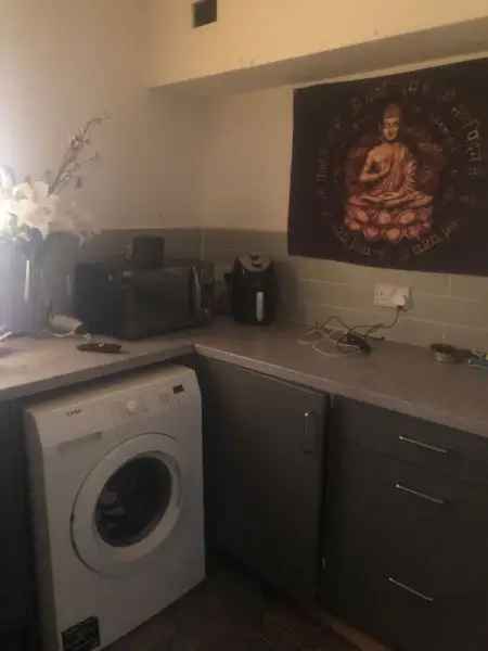 Flat For Rent in Tameside, England