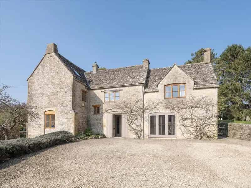 4 Bedroom Detached House for Sale in Cirencester
