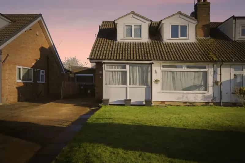 Three Bedroom Semi-Detached Bungalow Clifton Upon Dunsmore