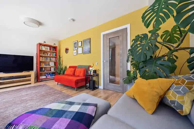 3 Bedroom Semi-Detached House for Sale in Shawlands