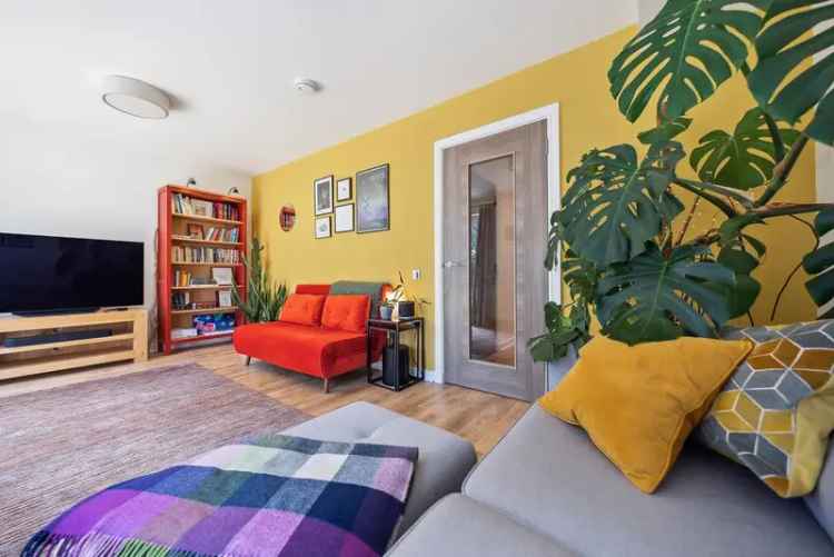 3 Bedroom Semi-Detached House for Sale in Shawlands