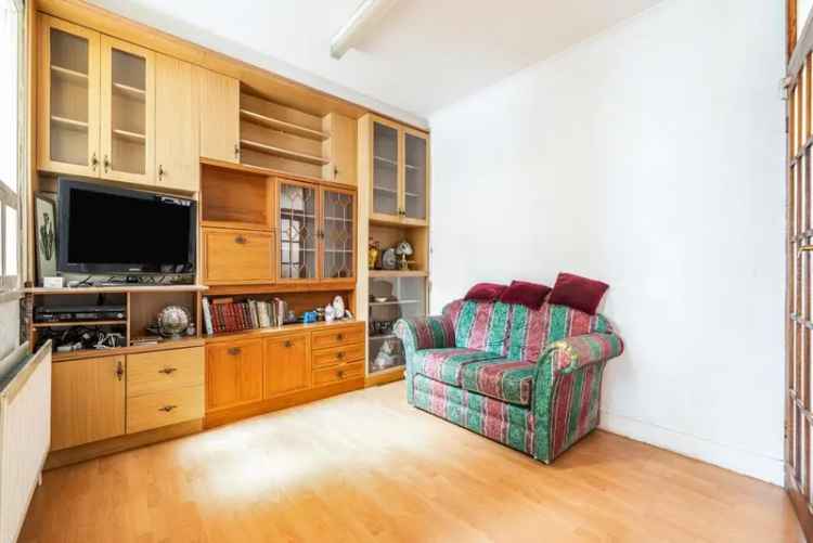 Four Bedroom Family Home in SE6