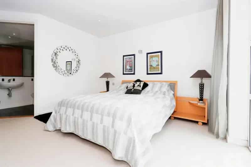 Cardiff City Centre Penthouse Apartment Stunning Views Ensuite Parking Gym Pool Spa