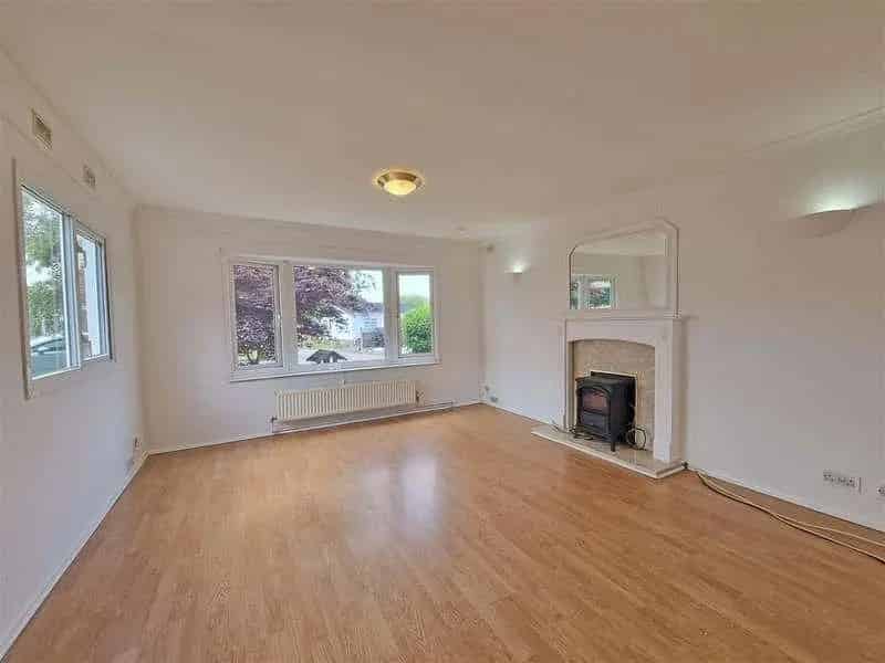 2 bed property for sale
