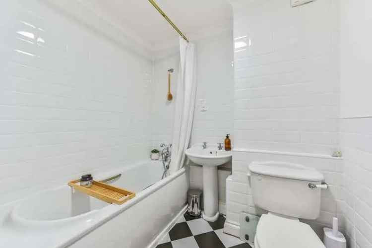 1 Bed Flat near Vauxhall Station - Private Garden