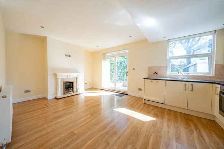 4 Bedroom Semi-Detached House for Sale in Oakwood