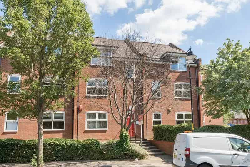 One-Bedroom Apartment near Myatts Fields Park and Loughborough Junction Station