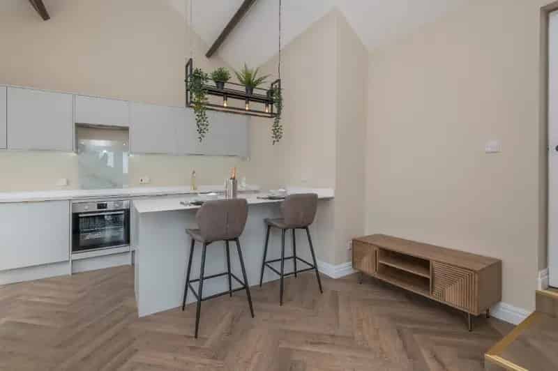 2 Bedroom Flat to Rent - Newly Refurbished