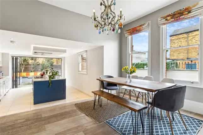 Semi Detached House for Sale in London SW12