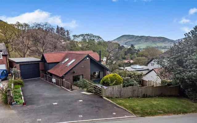 Modern Home with Breathtaking Views and Large Garden