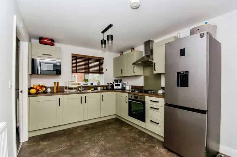 Three Bedroom Detached Family Home Near Amenities