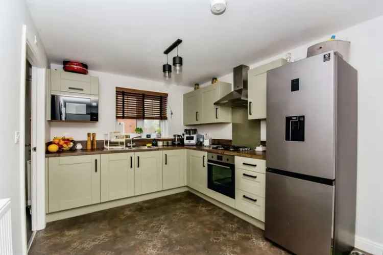 Three Bedroom Detached Family Home Near Amenities