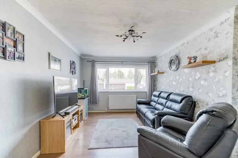 3 Bedroom Maisonette for Sale