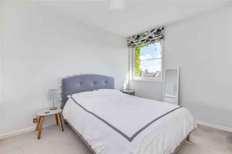 2 bedroom flat/apartment in Holyport Road