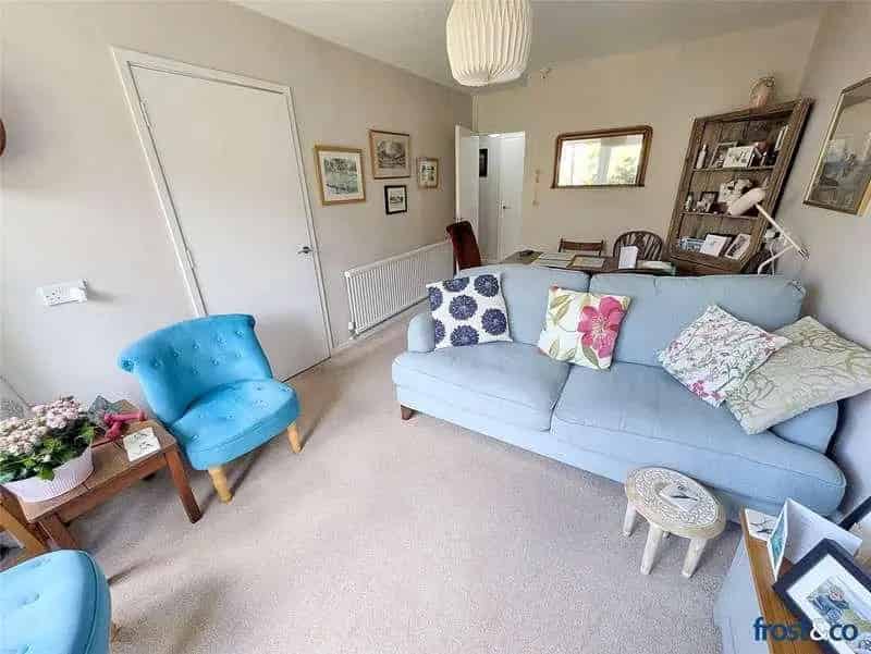 2 Bed Flat for Sale Near Baiter Park