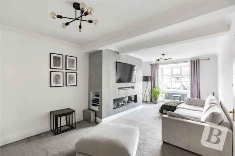 4 Bedroom Detached House for Sale Pilgrims Hatch