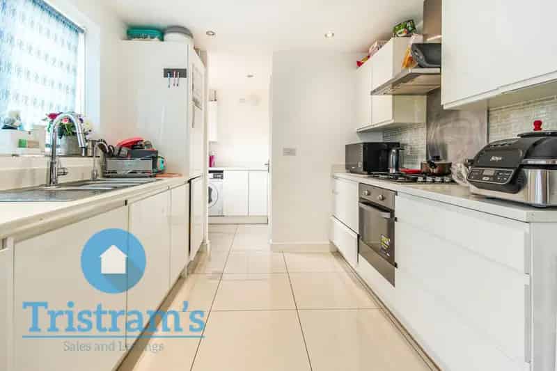 4 Bedroom Detached House to Rent