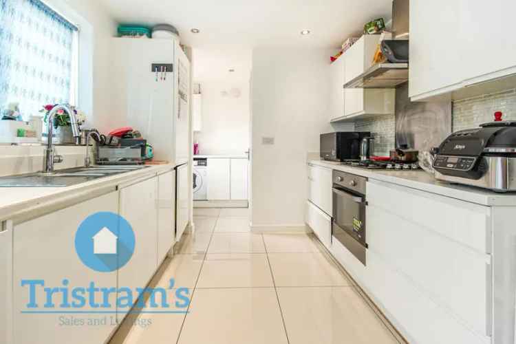 4 Bedroom Detached House to Rent