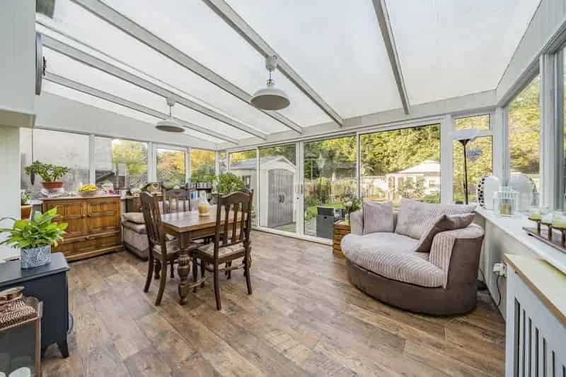 Three Bedroom Family Home Near Transport Links