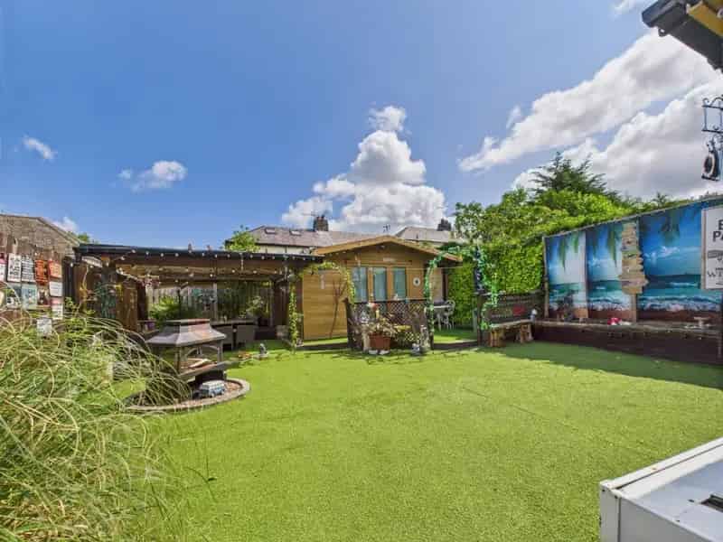 3 Bedroom House Near Shipley Train Station