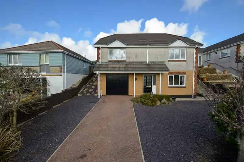 4 Bedroom Detached House for Sale in Scarletts Well Park Bodmin