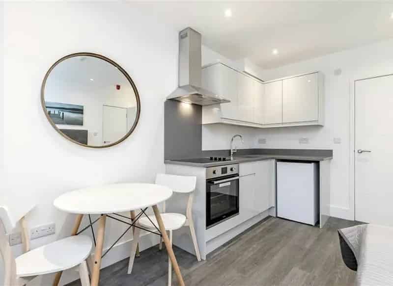 Spacious Studio Flat near Earls Court Tube