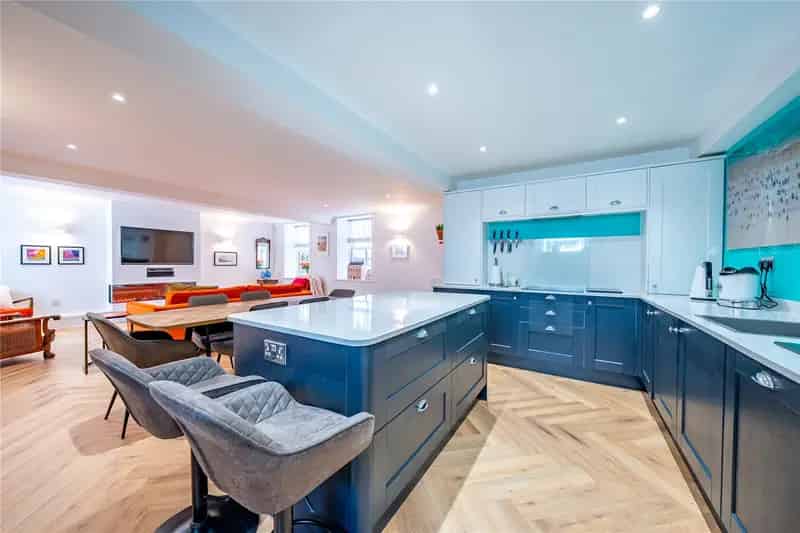 Luxury Ground Floor Apartment with 5 Acres of Communal Gardens
