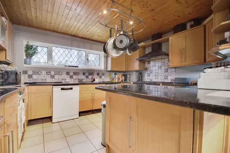 Six Bedroom House Shawbridge Harlow Near Schools and Parks
