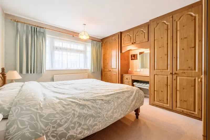 4 Bedroom Family Home with Garden and Garage in Berkhamsted