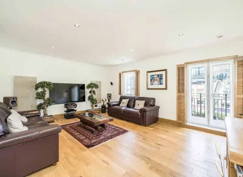 2 Double Bed Top Floor Apartment Kensington