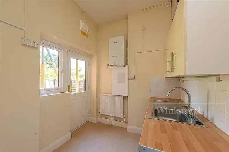 2 Bed Flat For Sale Huge Renovation Potential Large Garden