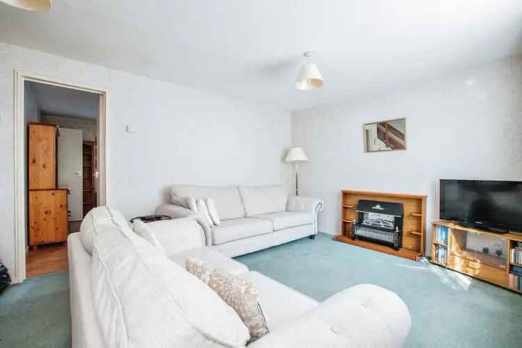 2-Bed Mid Terrace Home in Tranquil Cul-de-sac