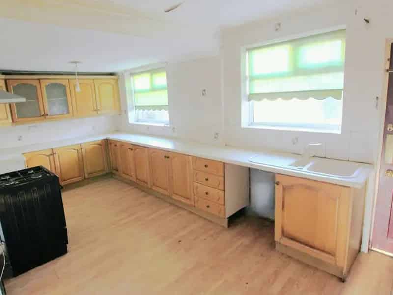 3-Bed End-Terraced House Freehold Garage Driveway Conservatory