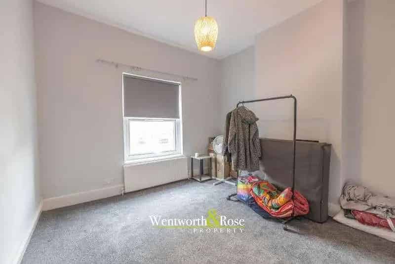 1 Bed Flat for Sale: First-Time Buyers & Investors